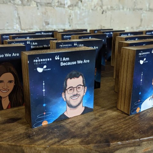 מוצר ממותג לחברה עם איור אישי בעבודת יד מקופי בלוק