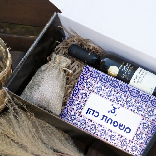 מוצר ממותג לחברה עם איור אישי בעבודת יד מקופי בלוק