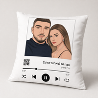 "Music Moment" מאויר על כרית בעיצוב אישי מונחת על ספה בסלון
